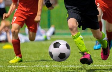 Cara Bermain Sepak Bola: Teknik dan Aturan Dasar